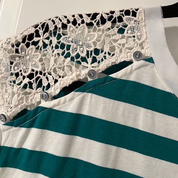 Tops - Picture 3 of 5